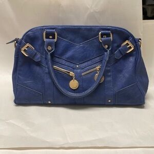 Rampage blue purse has nice detail on the front‎ pre owned